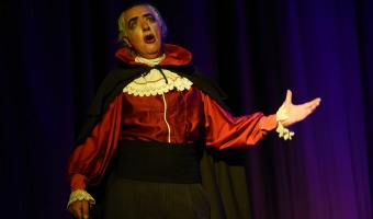 LA OPERA TEATRAL DRACULA SE PRESENT EN EL TEATRO MUNICIPAL